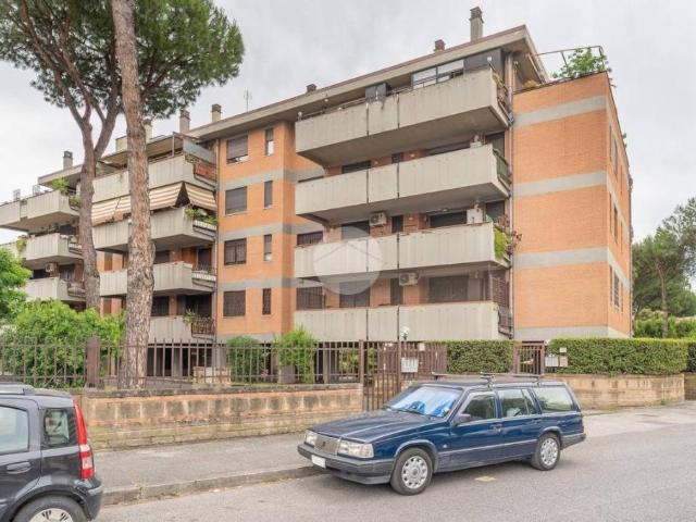 Trilocale in vendita a Roma via Sante Vandi, 103, Romanina