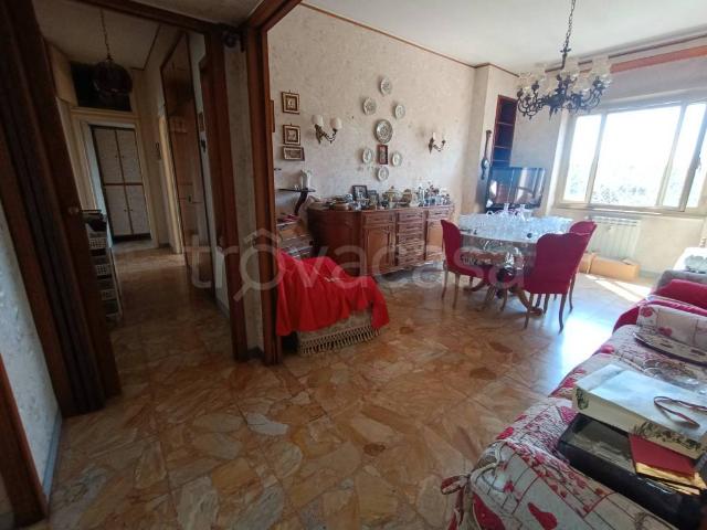 Trilocale in vendita a Roma via Teodorico, 14, Bologna