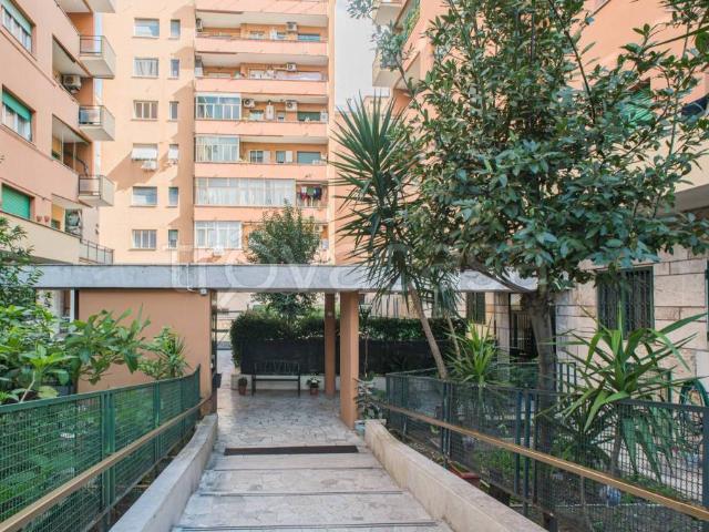 Trilocale in vendita a Roma via Valle Scrivia, 2, Conca d'Oro Valli