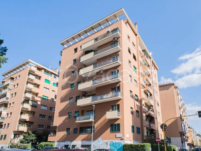 Trilocale in vendita a Roma via Valle Scrivia, 2, Conca d'Oro Valli
