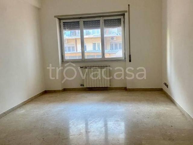 Trilocale in vendita a Roma via Vincenzo Brunacci, 57, Marconi
