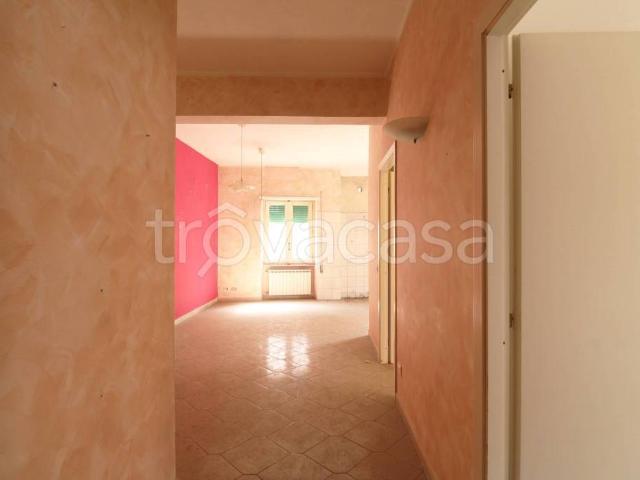 Trilocale in vendita a Roma via Vincenzo Sartori, 36