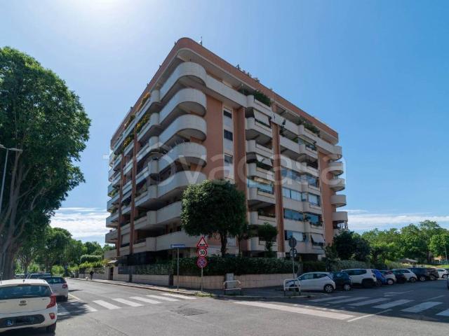 Trilocale in vendita a Roma viale Città d'Europa, Torrino