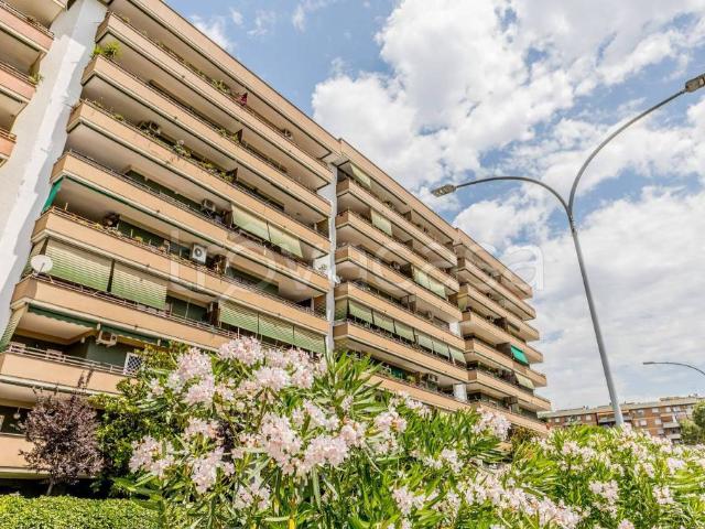 Trilocale in vendita a Roma viale Bruno Rizzieri, Cinecittà