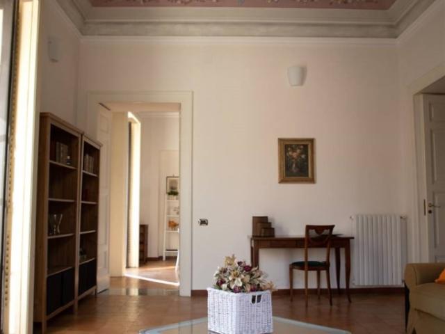 Trilocale in vendita a Salerno, Centro città