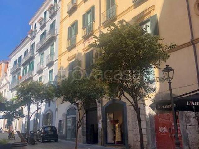 Trilocale in vendita a Salerno, Centro città