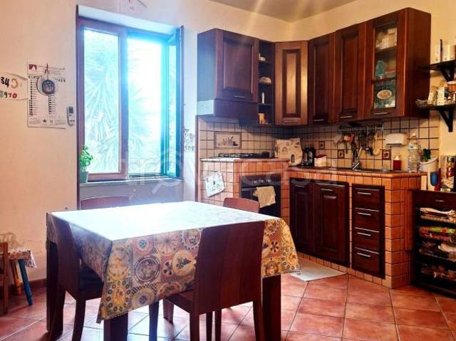 Trilocale in vendita a Salerno, Centro Storico Teatro Verdi