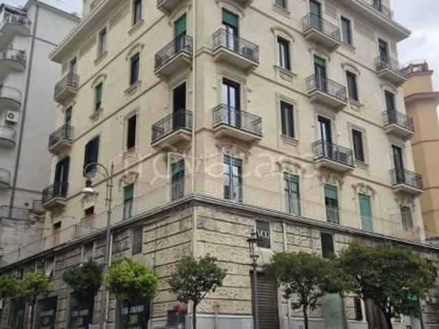 Trilocale in vendita a Salerno piazza 24 Maggio, Centro città