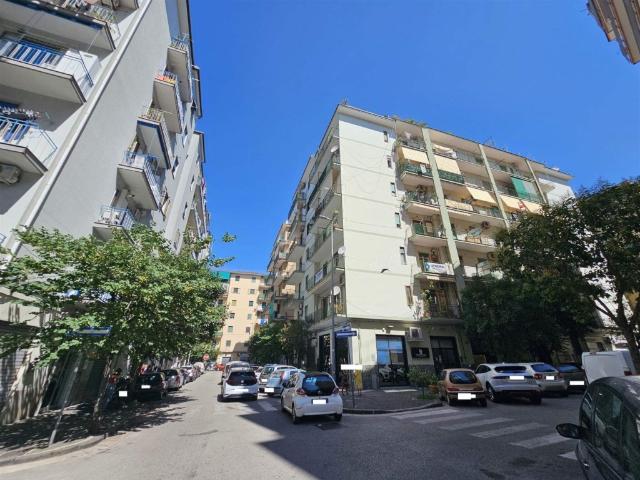Trilocale in vendita a Salerno, Torrione