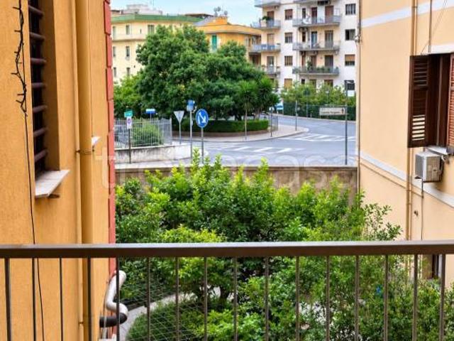 Trilocale in vendita a Salerno via Camillo Sorgente, 5, Centro città