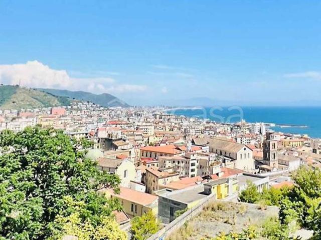 Trilocale in vendita a Salerno via Salvatore De Renzi, Centro Storico Teatro Verdi