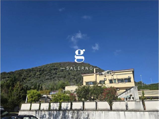 Trilocale in vendita a Salerno via San Leonardo, Zona Industriale San Leonardo