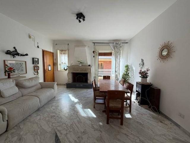 Trilocale in vendita a San Giovanni la Punta via Imola 6