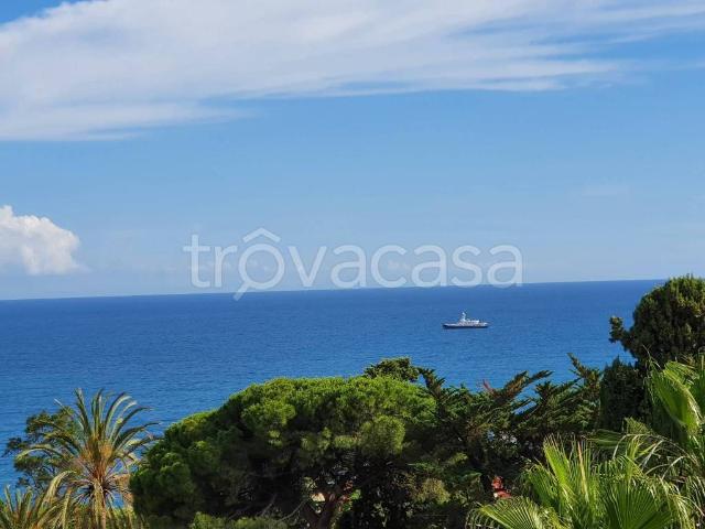 Trilocale in vendita a Sanremo strada Privata Peiranze, San Martino Villetta
