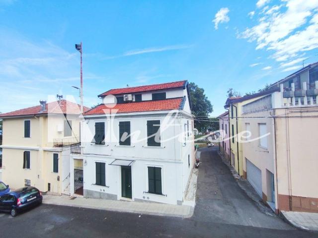 Trilocale in vendita a Sanremo via Giovanni Ceriolo, 3, Bussana