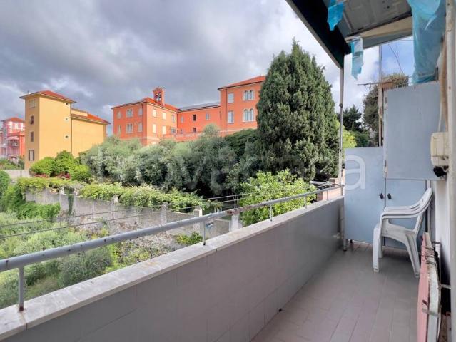 Trilocale in vendita a Savona via Istria