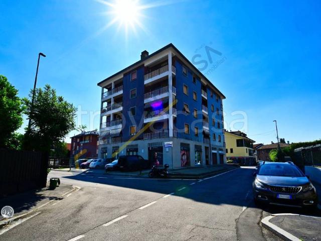 Trilocale in vendita a Settimo Milanese via Giuseppe Verdi, 4