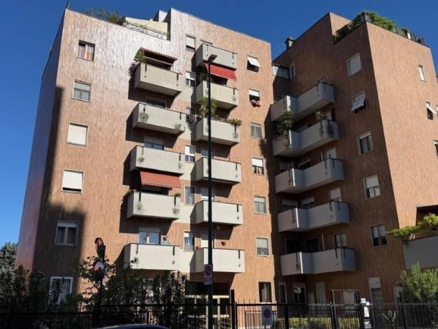Trilocale in vendita a Sesto San Giovanni via Ludovico Ariosto 197