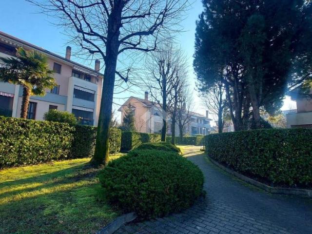 Trilocale in vendita a Settimo Milanese via Ciniselli, 20