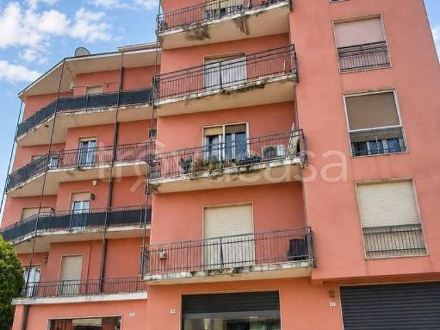 Trilocale in vendita a Solaro corso Europa, 36