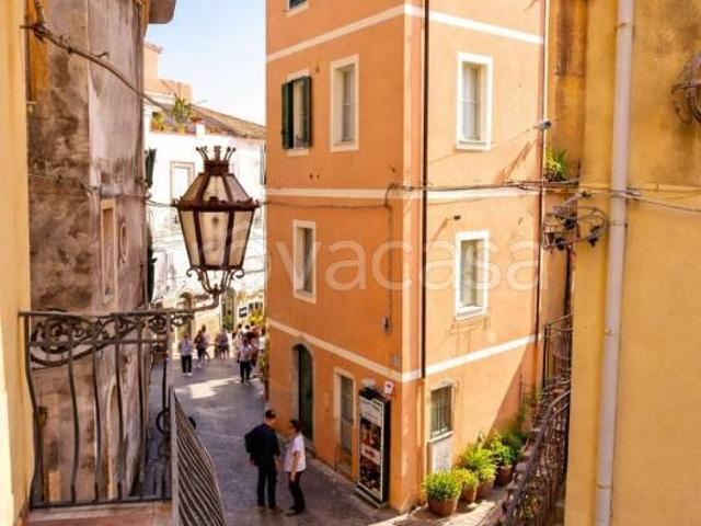 Trilocale in vendita a Taormina via Teatro Greco