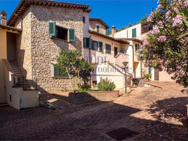 Trilocale in vendita a Todi