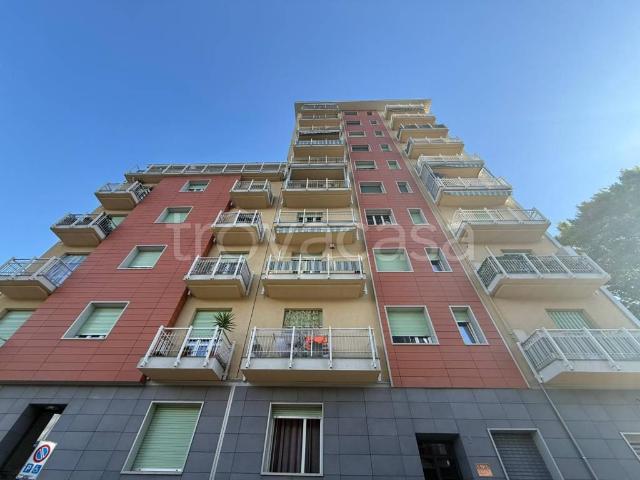 Trilocale in vendita a Torino via Campobasso, 2, Rebaudengo