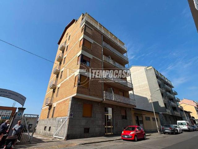 Trilocale in vendita a Torino via Challant 31, Pozzo Strada