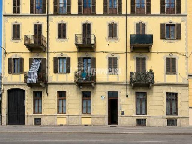 Trilocale in vendita a Torino via balangero 10, Lucento