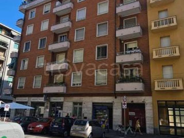Trilocale in vendita a Torino via Michele Coppino, 87, Borgo Vittoria