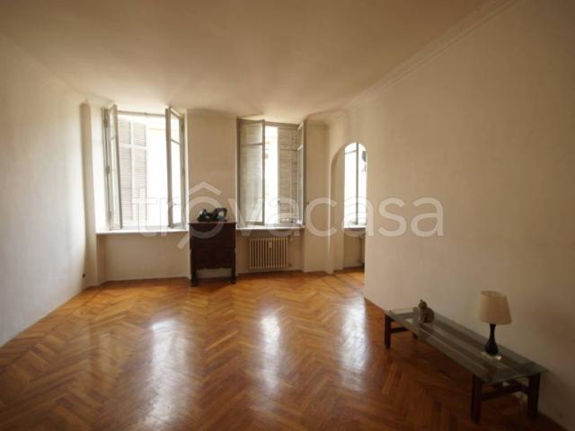 Trilocale in vendita a Torino via Po, Giardini Reali