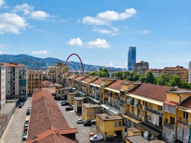 Trilocale in vendita a Torino via Tunisi, 124, Lingotto