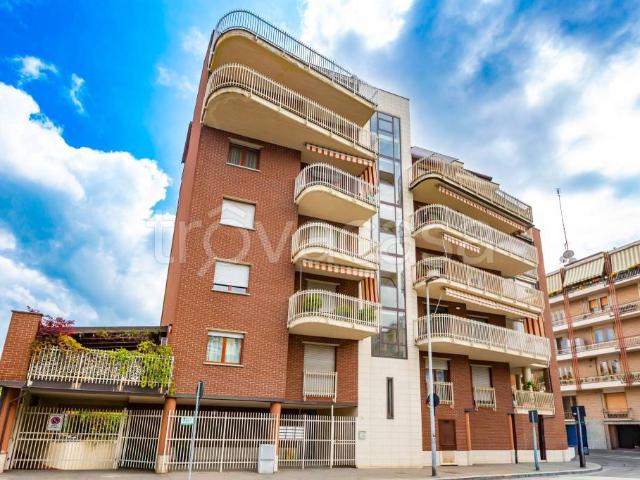 Trilocale in vendita a Torino via Vittoria Colonna, Rebaudengo