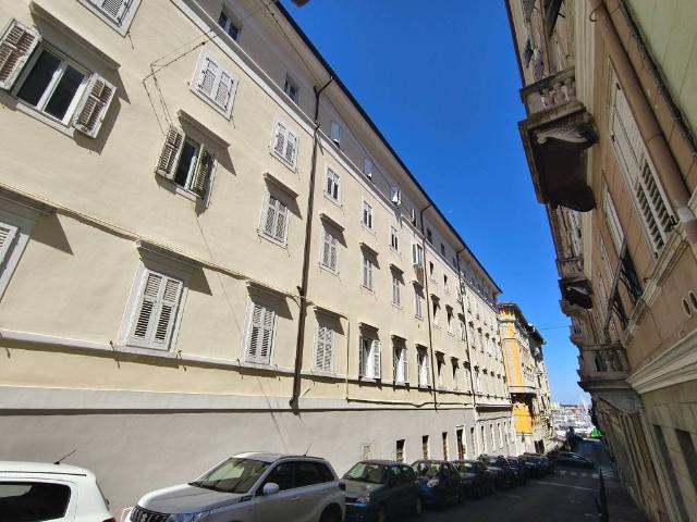 Trilocale in vendita a Trieste via Belpoggio, 5, Città Vecchia