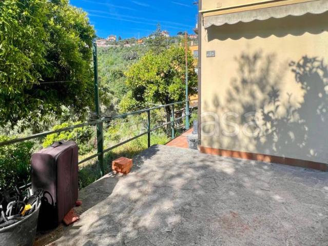 Trilocale in vendita a Varazze via Papa Innocenzo IV, Castagnabuona