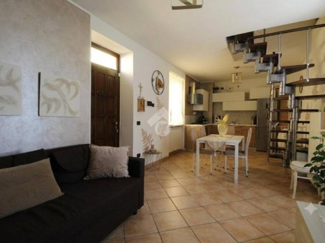 Trilocale in vendita a Veduggio con Colzano via Solferino, 6