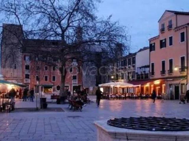Trilocale in vendita a Venezia rio Terà Canal
