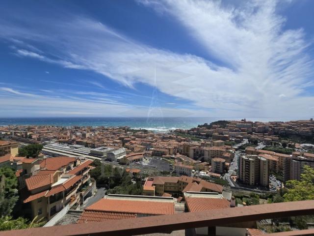 Trilocale in vendita a Ventimiglia via Bandette, 25