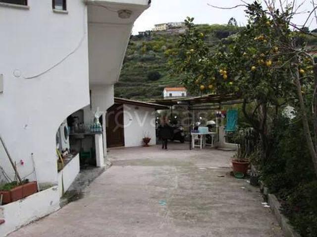 Trilocale in vendita a Ventimiglia via Sgorra, 16