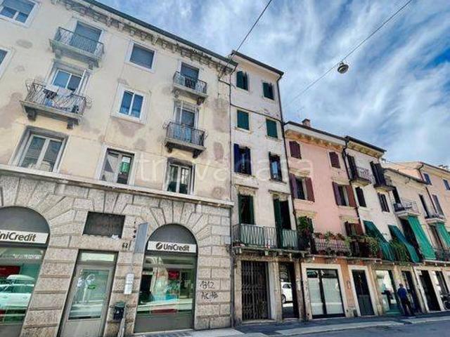 Trilocale in vendita a Verona via San Nazaro 60, Veronetta