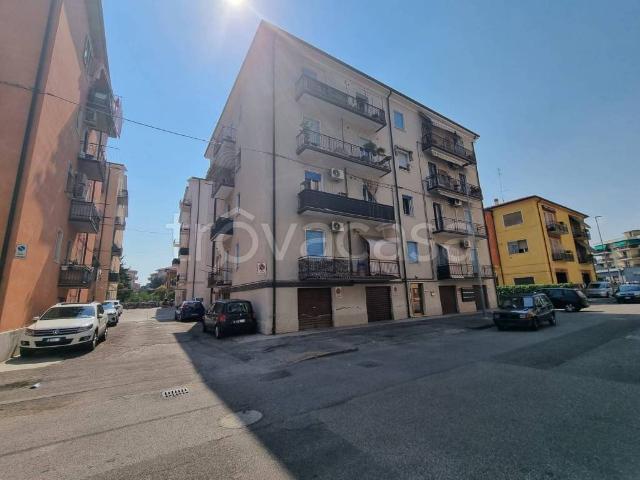 Trilocale in vendita a Verona, Santa Lucia Golosine