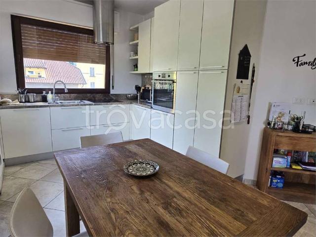 Trilocale in vendita a Verbania viale Azari, 111
