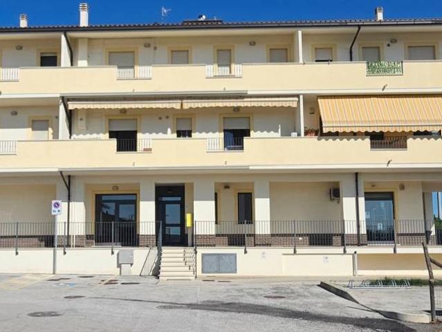 Trilocale in vendita a Villa Oliveti, Rosciano