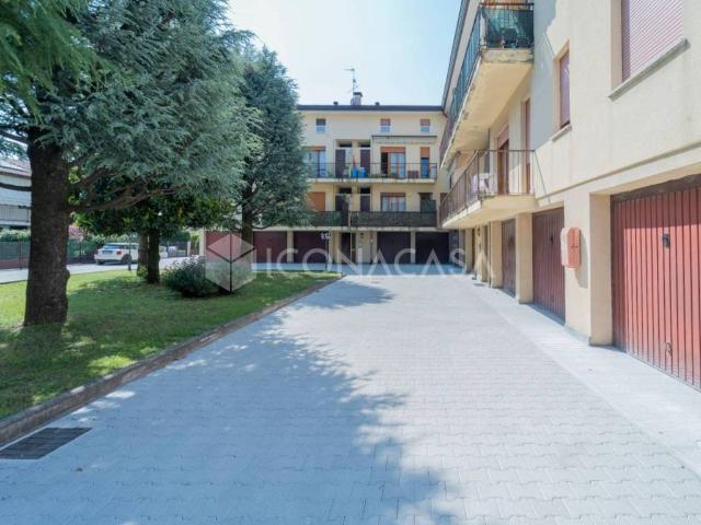 Trilocale in vendita a Villa Cortese via Olcella, 49