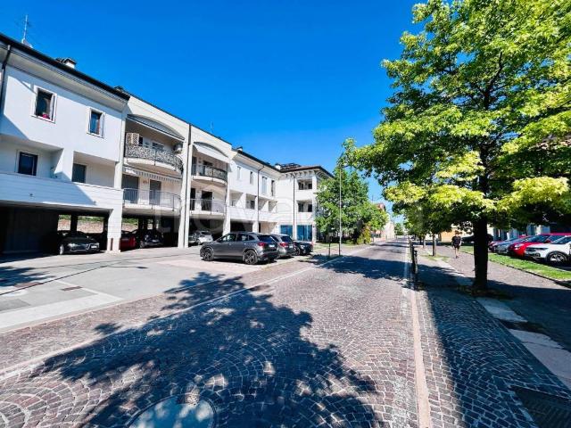 Trilocale in vendita a Villafranca di Verona via Broli Antichi