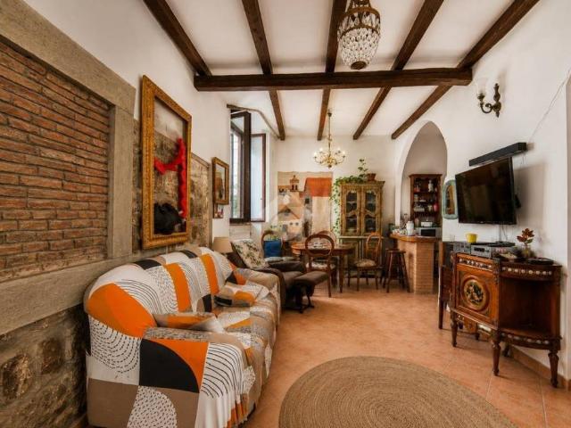 Trilocale in vendita a Viterbo via Crochi, 14, Sacrario Piazza della Rocca