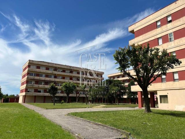 Trilocale in vendita a Voghera via Calabria