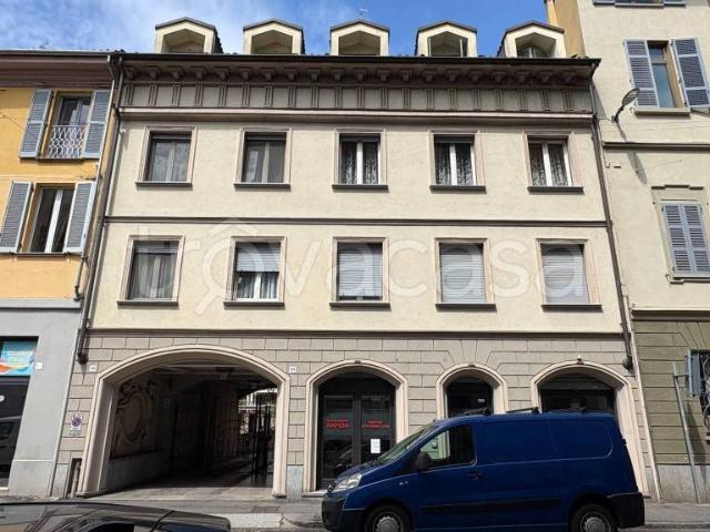 Trilocale in vendita a Voghera via Emilia