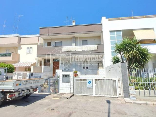 Trilocale in vendita ad Adelfia via Piscina Nuova 59