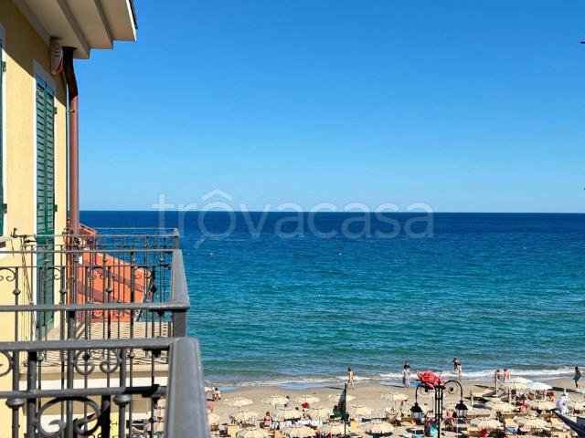 Trilocale in vendita ad Alassio piazza Andrea Doria, 35